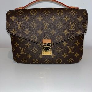 Louis Vuitton Pochette Metis Monogram handbag